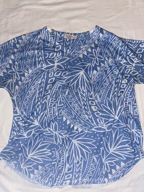 Blue & White Floral V-Neck Short Sleeve Tee by LulaRoe